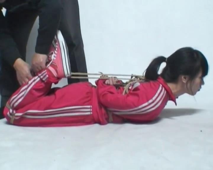 锐度主张 逃学威凤惩罚记 下[00-24-04][20250423-223719502].jpg