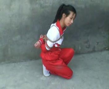 女校生室外受罚 下[00-20-28][20250426-213553214].jpg