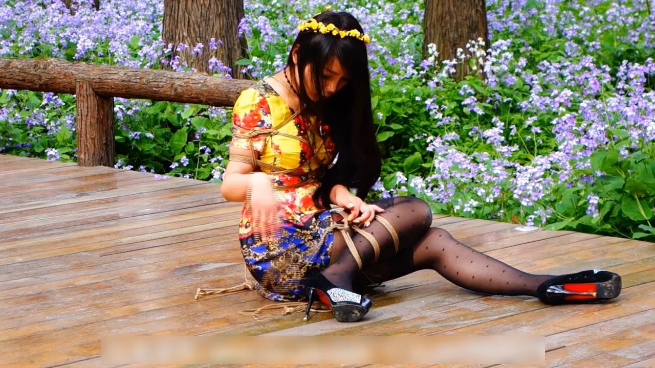 锐度主张 嫣儿长裙黑丝公园紧缚[00-14-00][20250428-071720210].jpg